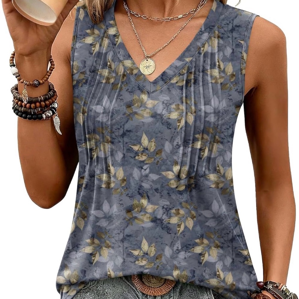 ✨ Boutique Floral V-Neck Pleated Tank Top | Size M | Lightweight & Flowy ✨
